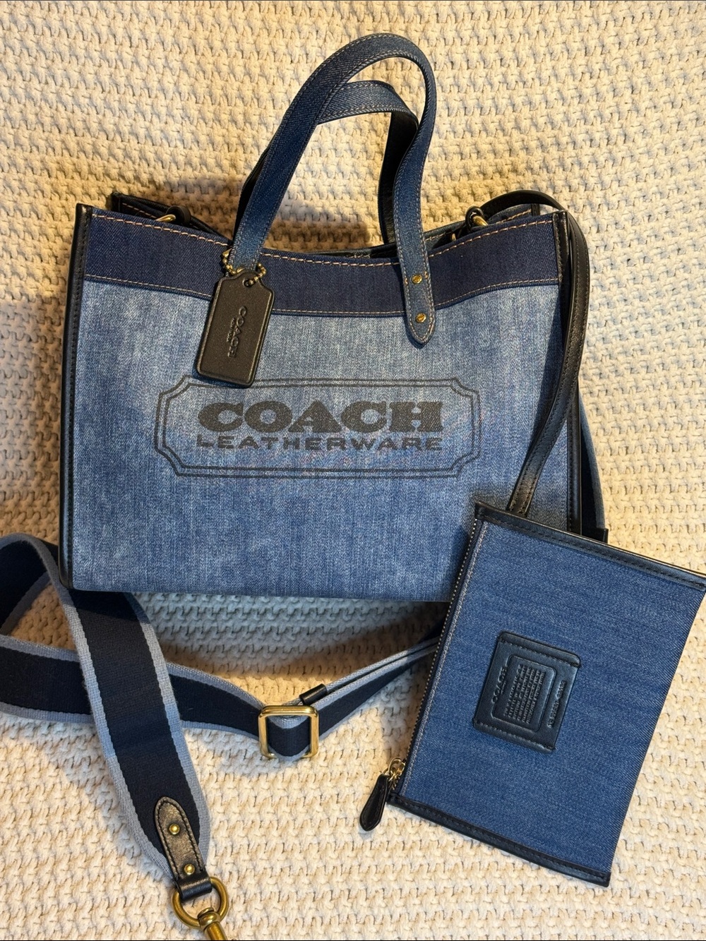 COACH 89163 Field tote 30 with Denim Tote